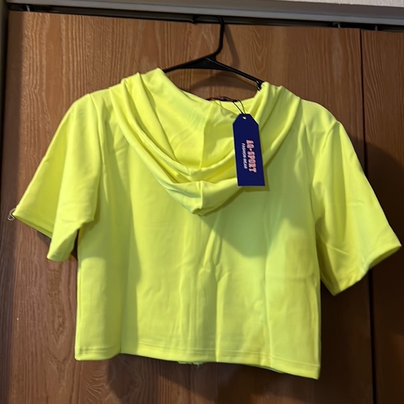 Two piece short set with a hood! - Picture 5 of 5